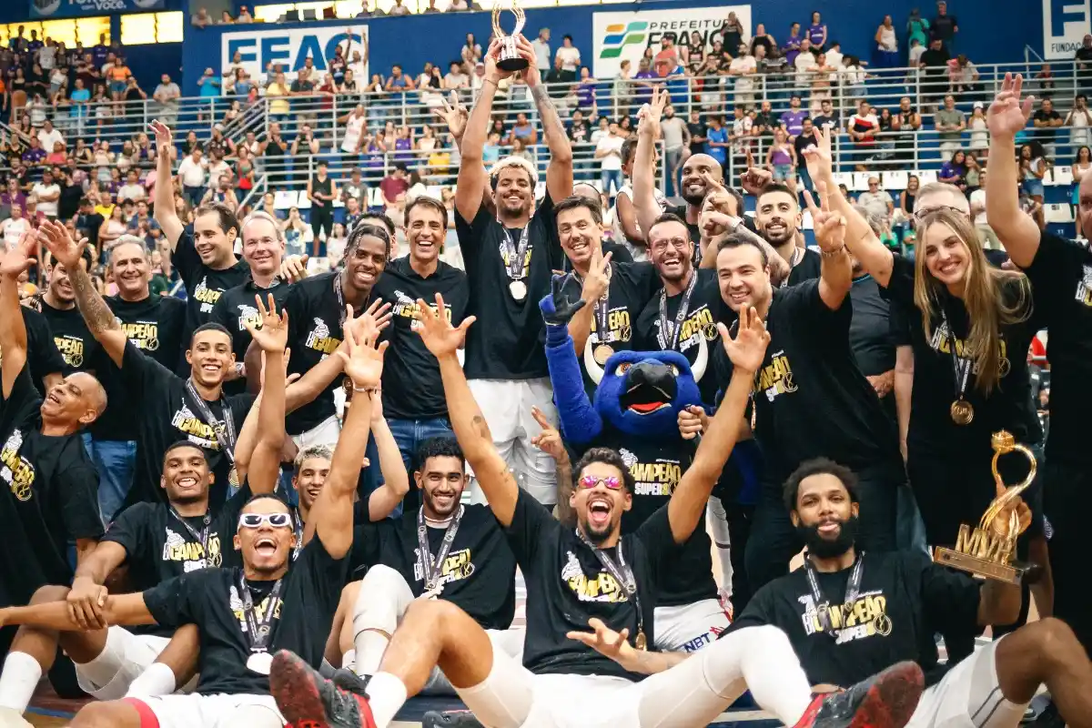 Franca bat Flamengo et devient double champion de la NBB Super 8 Cup