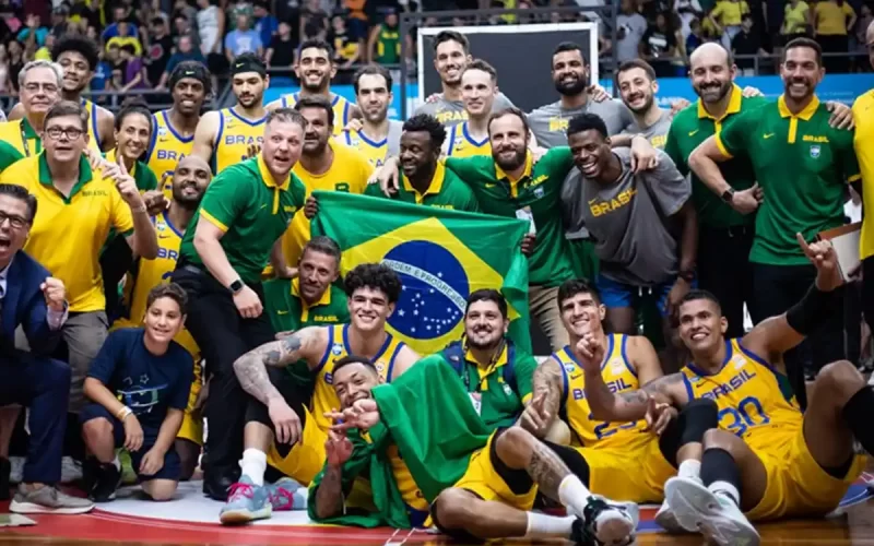 Brasil vence Estados Unidos e garante vaga no Mundial de Basquete - GP1