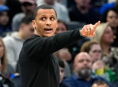 Técnico do Celtics e o jogador do Nets Nic Claxton são multados pela NBA