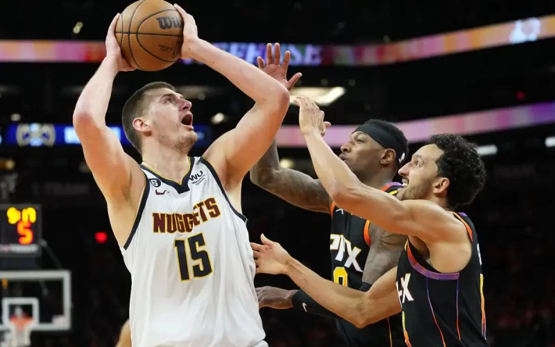 Nikola Jokic ultrapassa Magic Johnson em triple-double na história da NBA