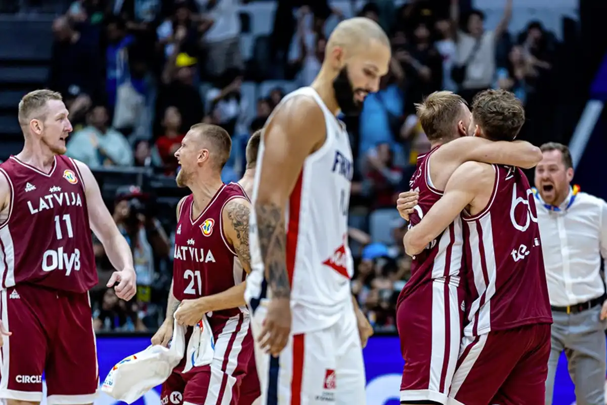La Lettonie bat la France et entre dans l’histoire de la Coupe du monde de basket-ball