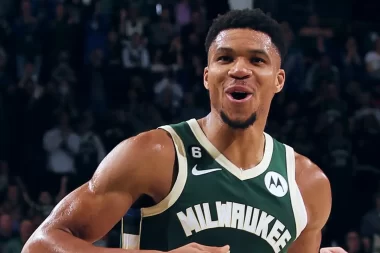 Bucks bate Hawks e garante vaga na final da NBA Cup