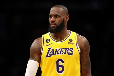 LeBron James tem pior fase em pontuação e arremessos em 21 anos