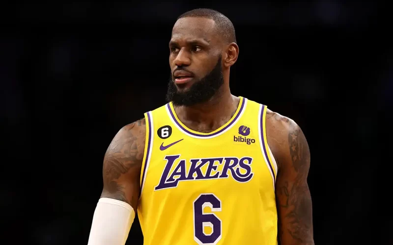 LeBron James tem pior fase em pontuação e arremessos em 21 anos