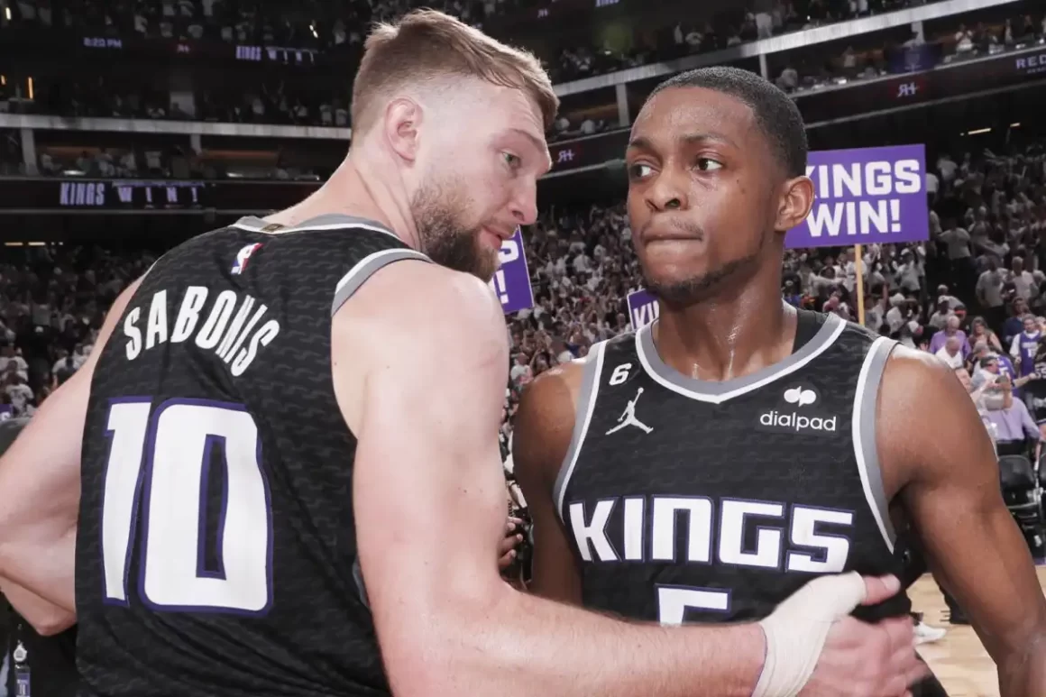 Domantas Sabonis e De'Aaron Fox - Foto: Reprodução / NBA.com