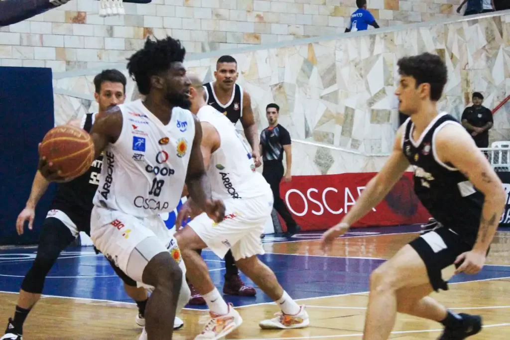 São José Basketball vence e força o terceiro jogo nesta quarta