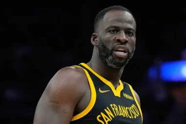 Steve Kerr toma decisão surpreendente sobre Draymond Green