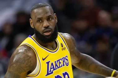 LeBron James finalmente sobe na lista de todos os tempos de arremessos de três pontos