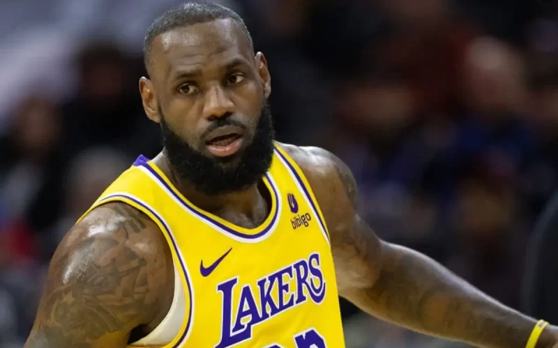 LeBron James finalmente sobe na lista de todos os tempos de arremessos de três pontos