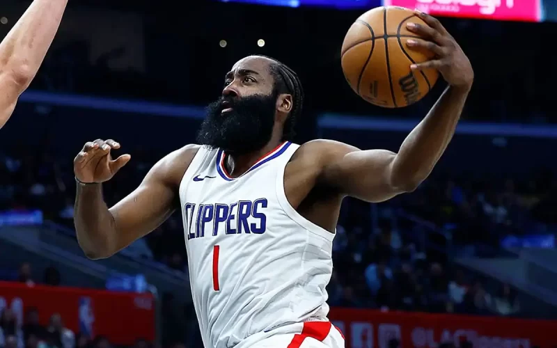 Harden tem noite "vintage" e Clippers batm Nuggets mesmo com triplo-duplo de Jokic