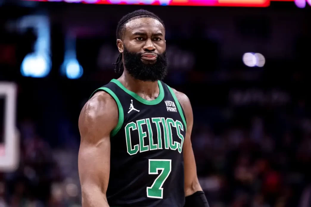 Jaylen Brown e assistente do Celtics têm casas assaltadas durante o jogo