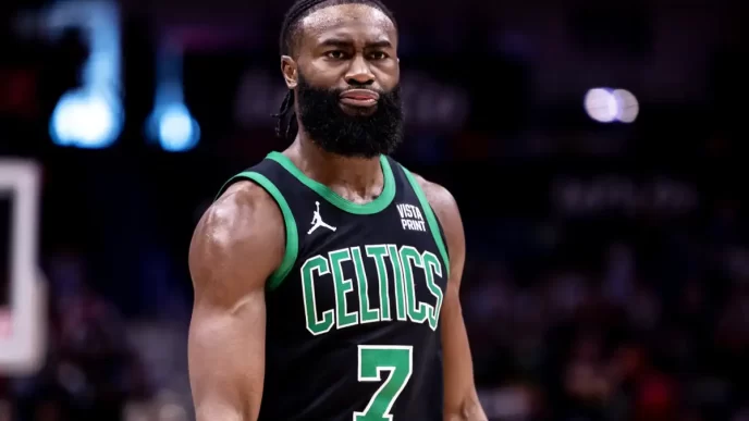 Jaylen Brown e assistente do Celtics têm casas assaltadas durante o jogo