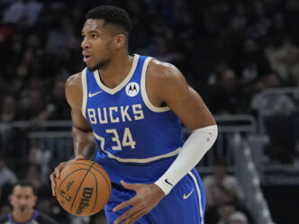 Giannis tem lesão no joelho e desfalca o Bucks