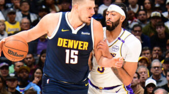 Nuggets tem Jokic e forte segundo tempo para dominar e bater o Lakers