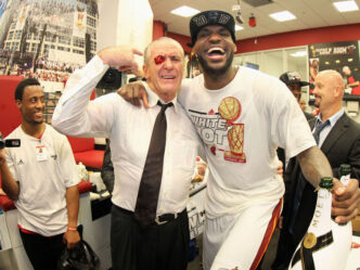 Pat Riley: Heat poderia ter ganho 5 ou 6 campeonatos se LeBron tivesse ficado