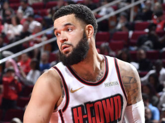 Fred VanVleet do Rockets é multado pela NBA por xingar os árbitros