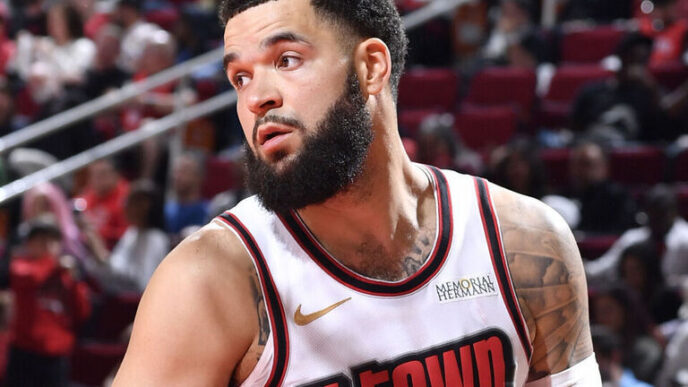 Fred VanVleet do Rockets é multado pela NBA por xingar os árbitros