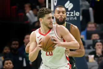 Sengun tem triple-double e Rockets batem Wolves na prorrogação