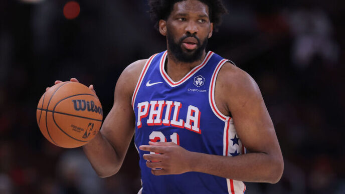 Embiid: Inchaço constante no joelho tem sido 'extremamente deprimente'