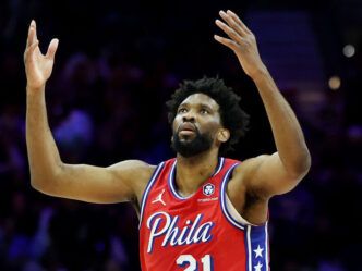 Embiid segue fora por pelo menos mais uma semana