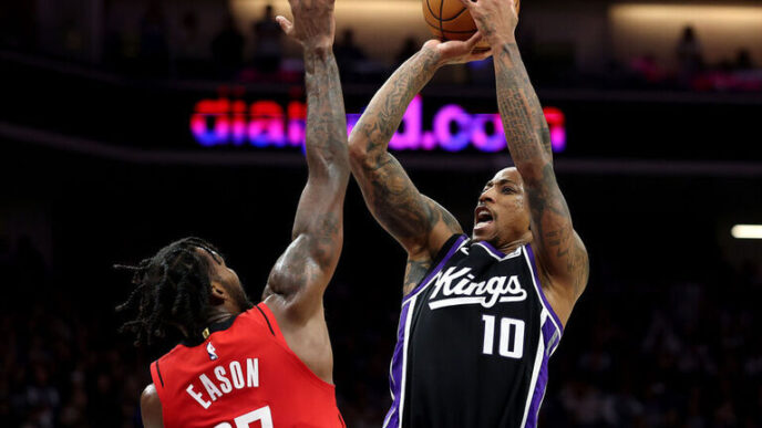 DeRozan e Monk brilham em apertada vitória do Kings sobre o Rockets