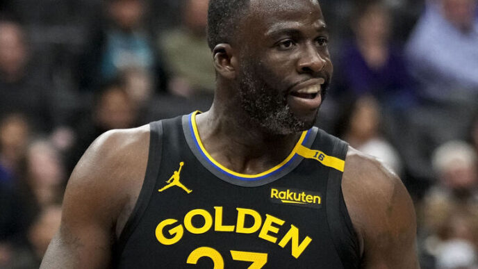 Draymond Green tem lesão na panturrilha e desfalca o Warriors