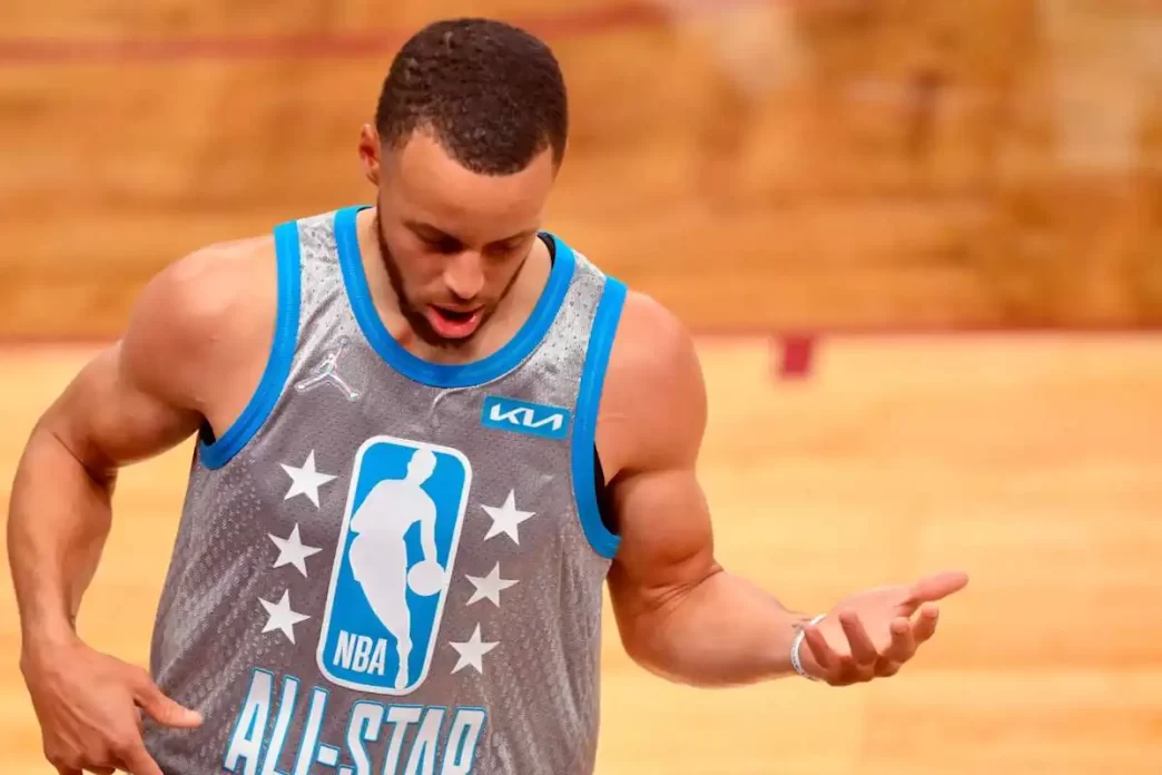 Mesmo em baixa no Warriors , Curry faz história na NBA e no All-Star Game