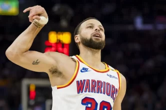 Curry lidera vendas de jerseys na NBA em um mercado dominado por jovens estrelas