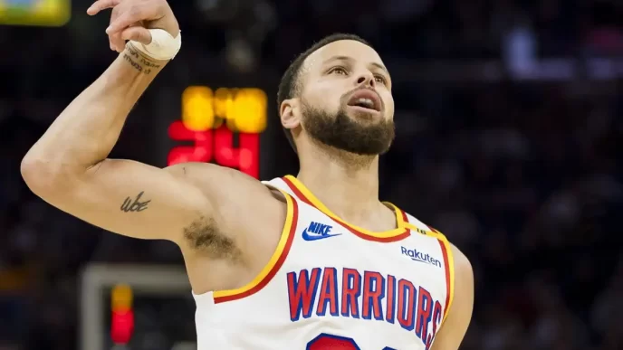 Curry lidera vendas de jerseys na NBA em um mercado dominado por jovens estrelas