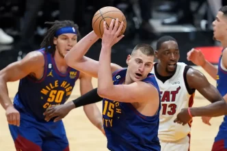 Nikola Jokic emula feito de Wilt Chamberlain na NBA em 1968