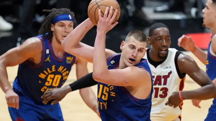 Nikola Jokic emula feito de Wilt Chamberlain na NBA em 1968