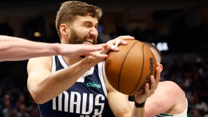 Kleber sofre fratura no pé e desfalcará Mavericks por um longo período