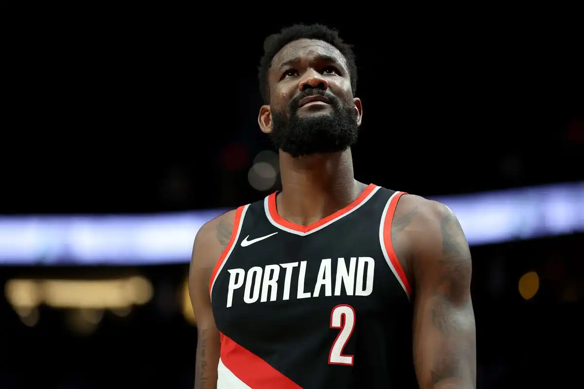 Deandre Ayton tem lesão na panturrilha e desfalca o Blazers