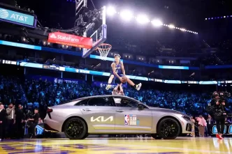 Mac McClung salta sobre carro no Concurso de Enterradas da NBA